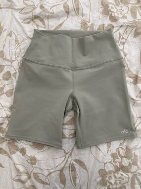 ALO Yoga Women’s High-Rise Biker Shorts in Sage Green